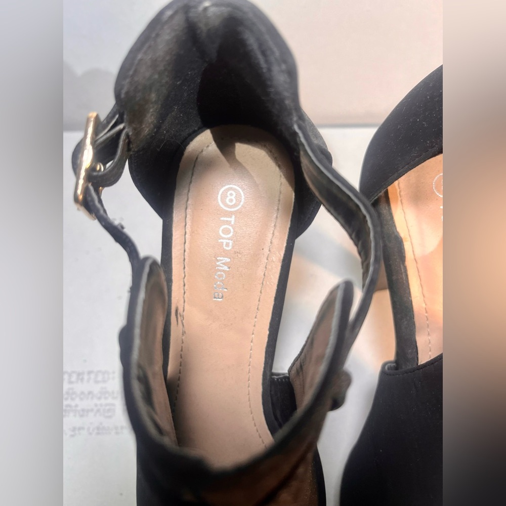 Black heels - Picture 2 of 4